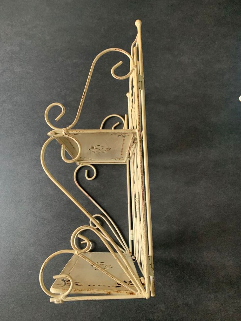 magnifique &eacute;tag&eacute;re m&eacute;tallique
Décoration