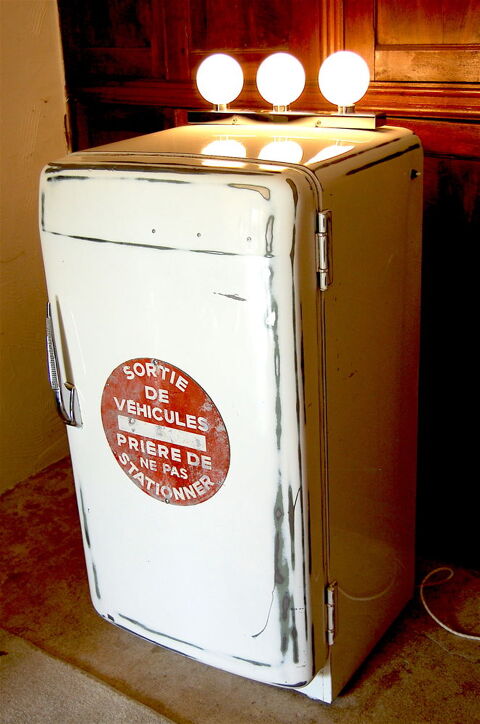  frigidaire vintage année 50 transformé en lampe meuble 280 Saint-Jean-d'Angély (17)