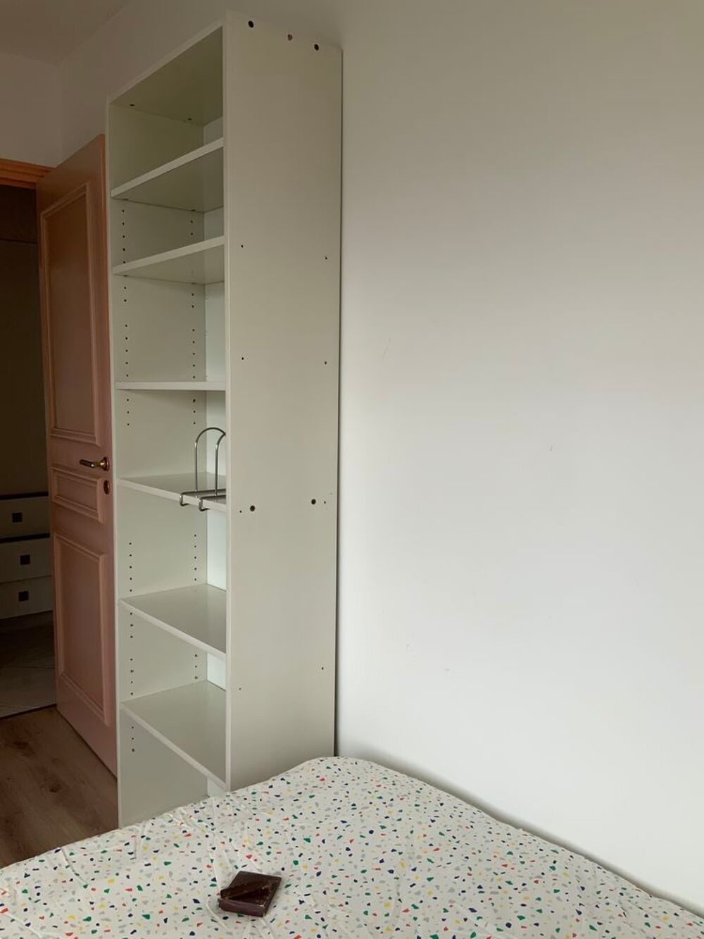 etagere haute avec rayonnages 
Meubles