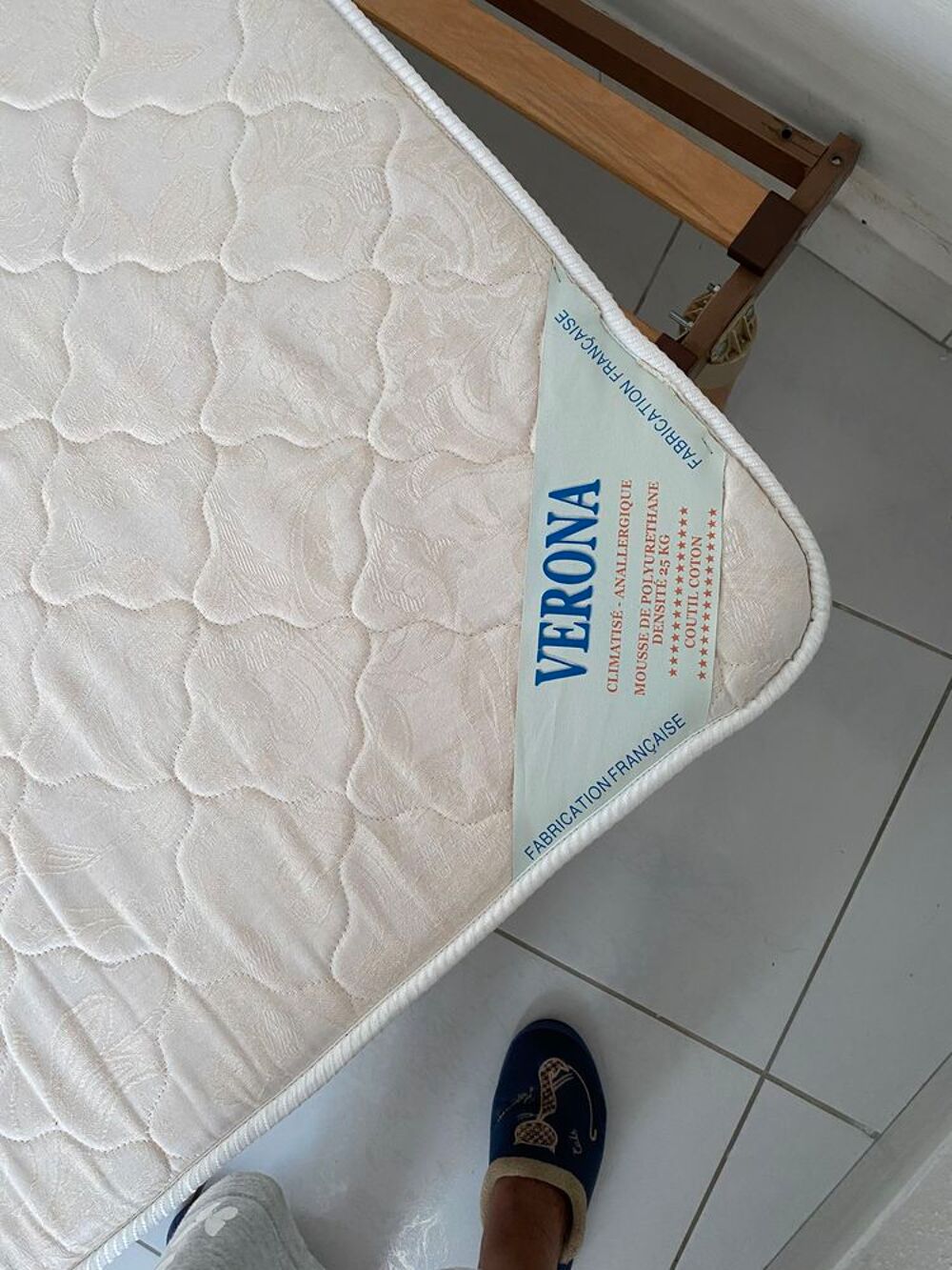 un matelas deux places en 140x190 Meubles