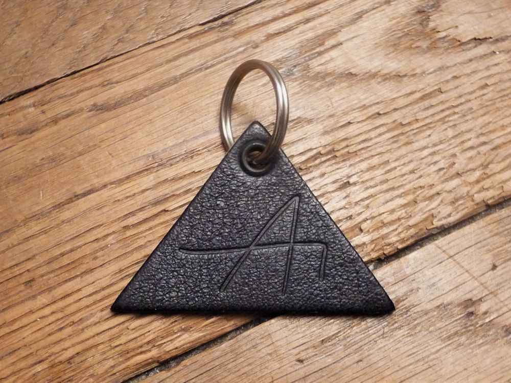 Porte Cl&eacute;s Triangulaire en Cuir Noir- Neuf Maroquinerie