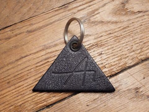 Porte Clés Triangulaire en Cuir Noir- Neuf 10 Paris 15 (75)