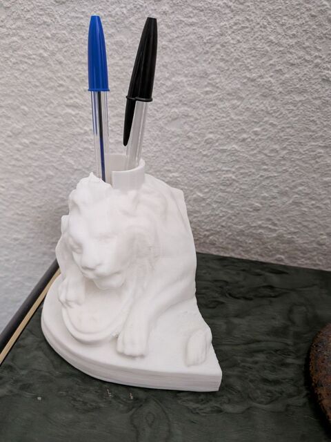Un  porte crayon � t�te de lion ? 15 Nice (06)