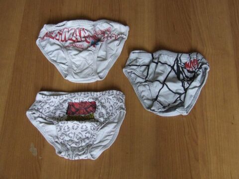 Lot 5, 3 slips, 2 blancs 1 gris motif Spider-Man, 6 8 ans 2 Bagnolet (93)