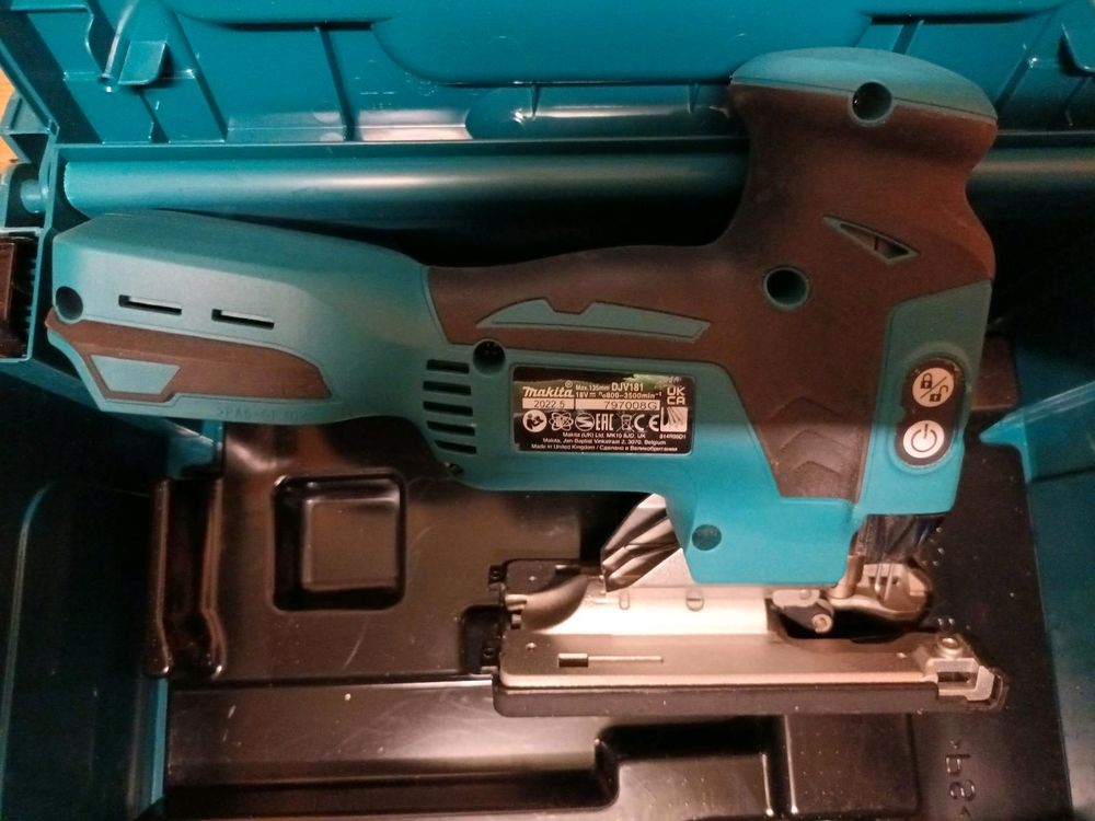 SCIE SAUTEUSE SANS FIL MAKITA
Bricolage