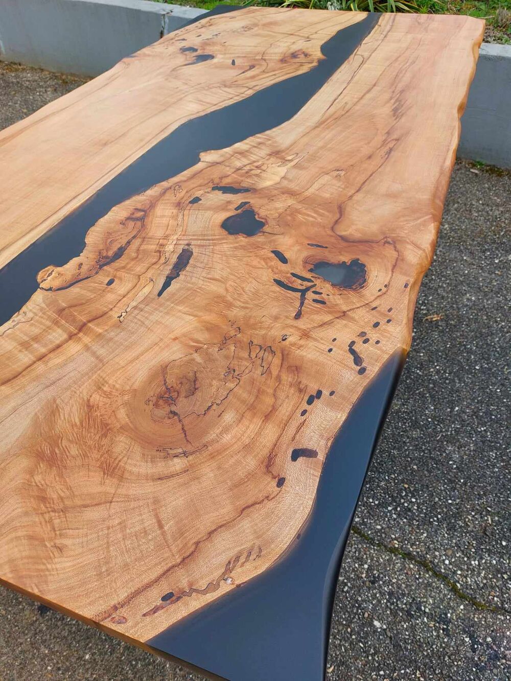 Table neuve sur mesure en bois noble et r&eacute;sine &eacute;poxy Meubles