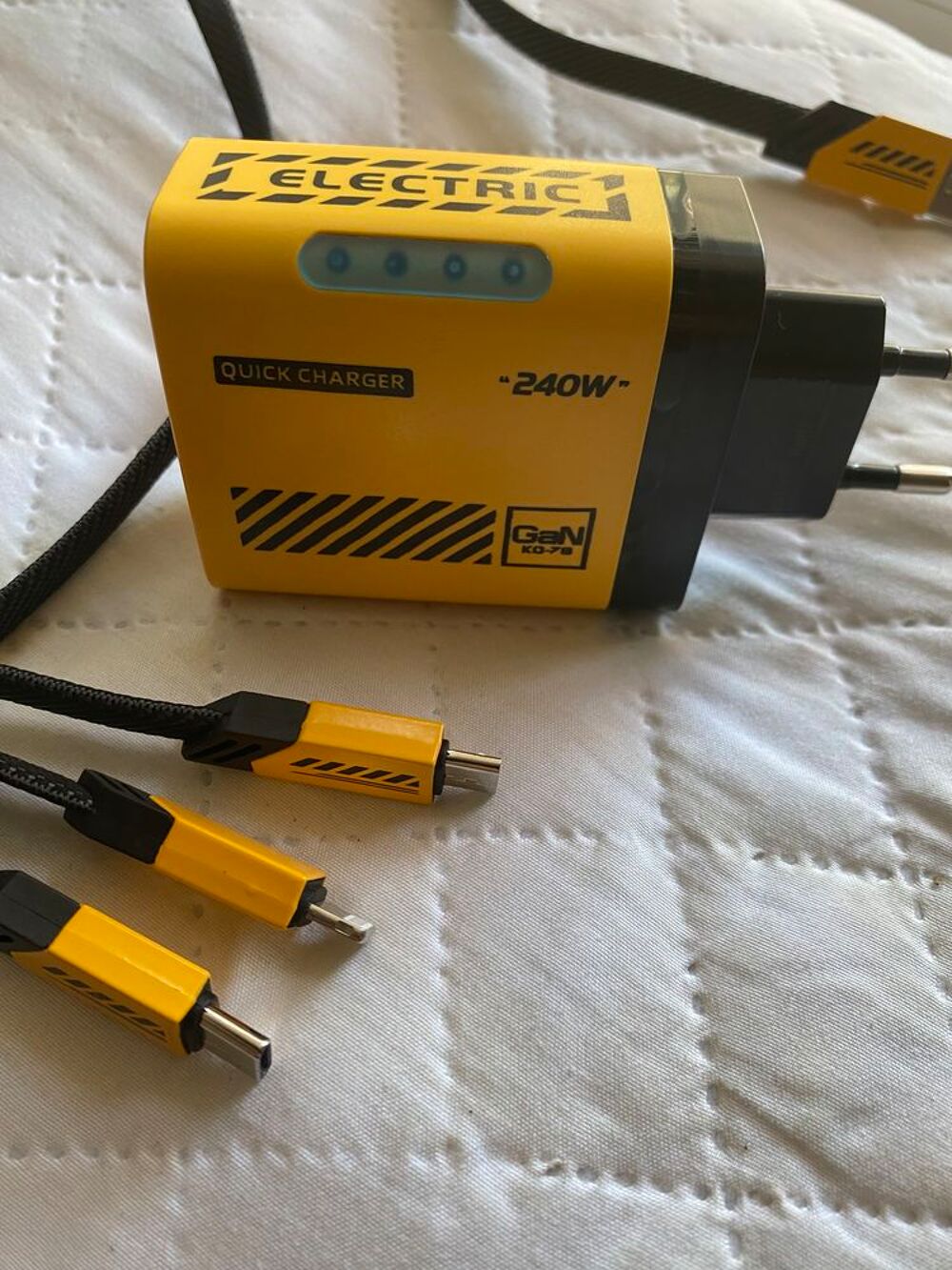 Chargeur 240w &amp; son c&acirc;ble de charge 240w Téléphones et tablettes