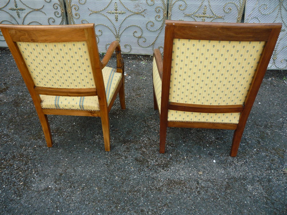 Fauteuil berg&egrave;re &agrave; crosse en noyer Meubles