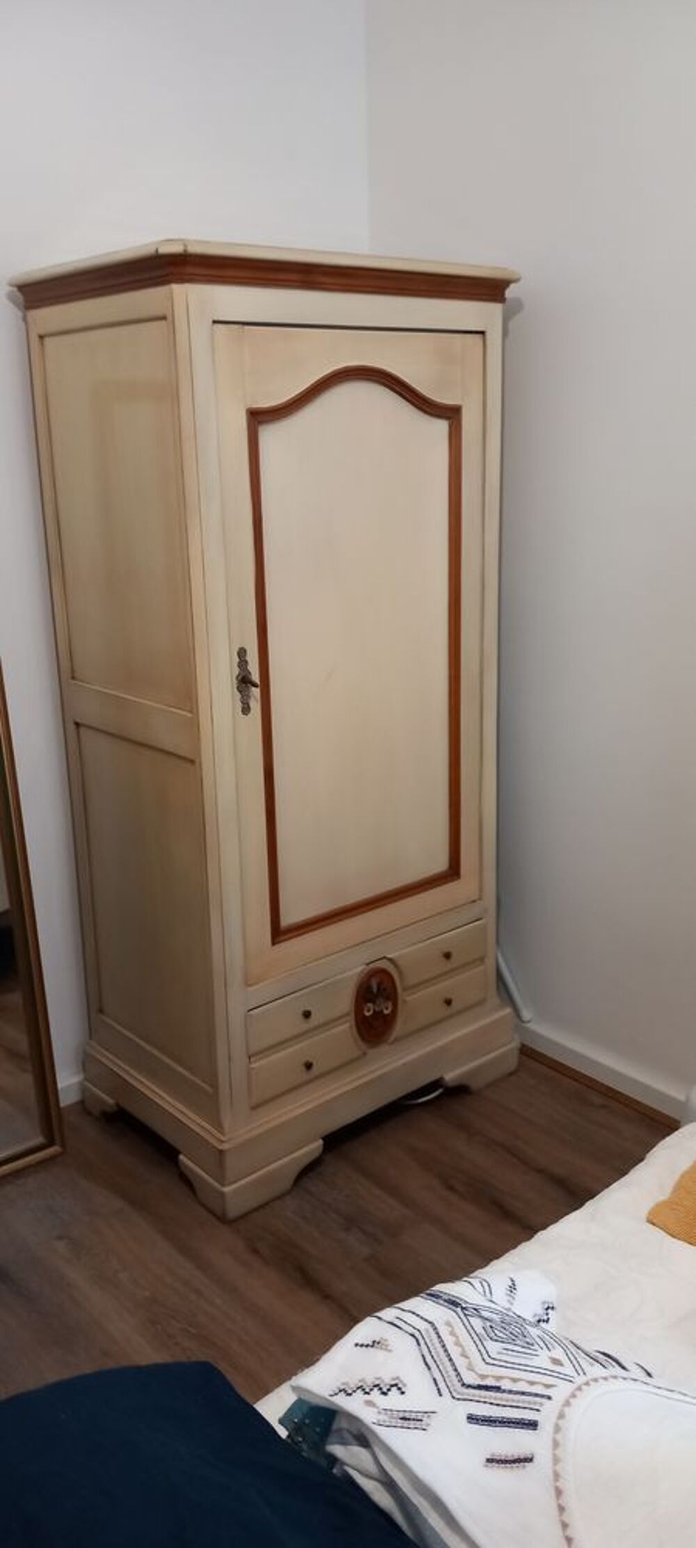 Bonneti&egrave;re bois merisier de qualit&eacute; et en tr&egrave;s bon &eacute;tat Meubles
