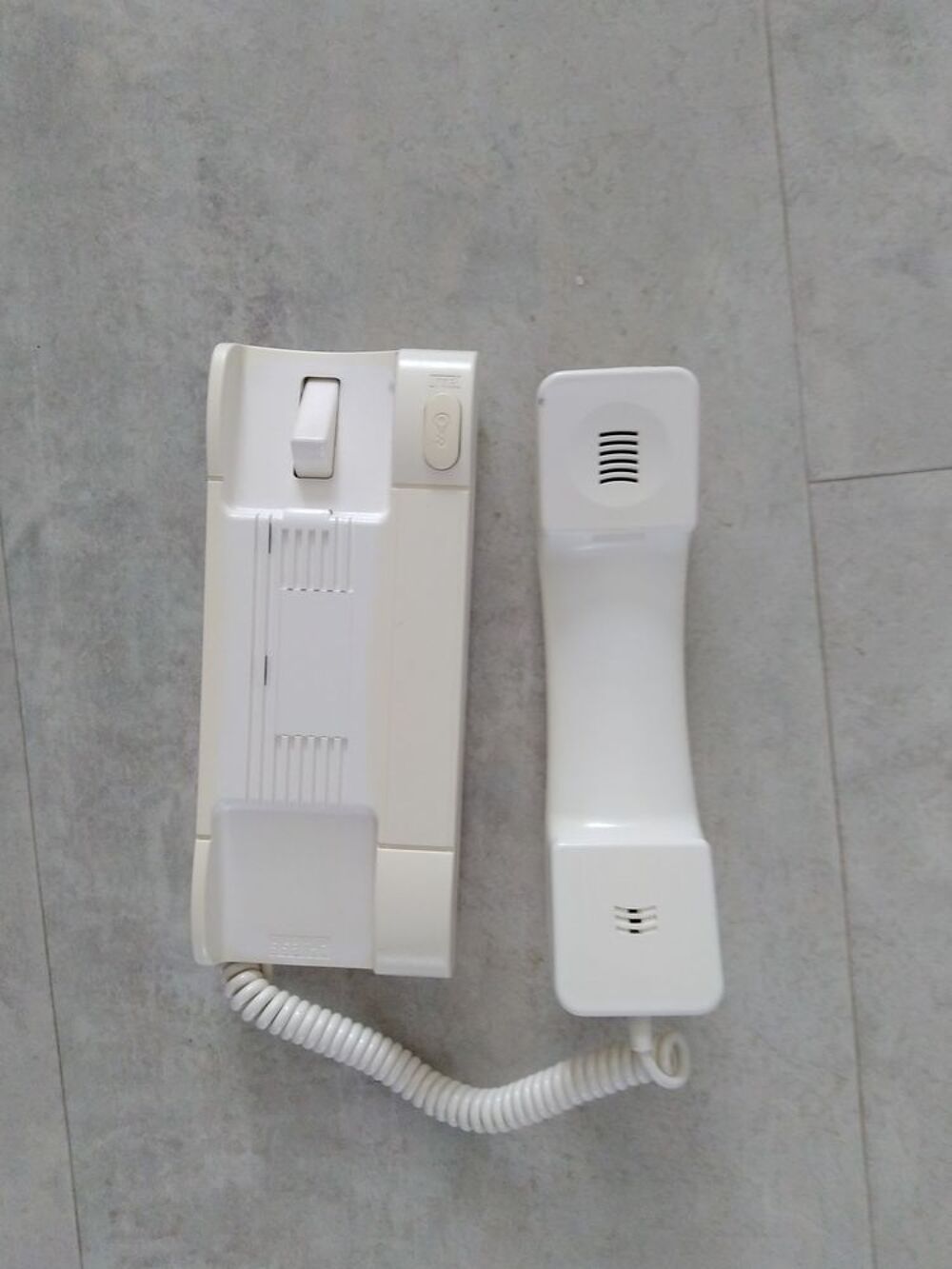 Interphone pour porte d'entr&eacute;e Téléphones et tablettes