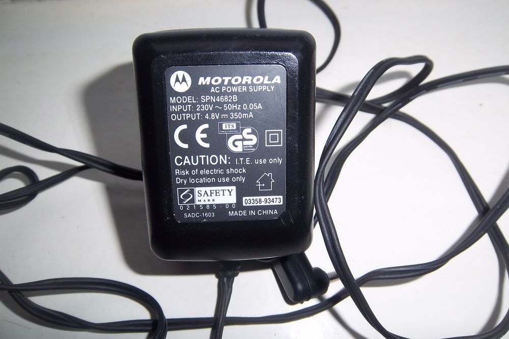 Chargeur secteur MOTOROLA SPN4682B Tlphones et tablettes