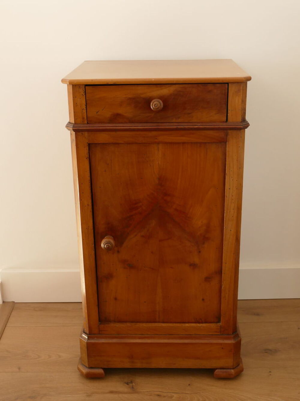 TABLE DE CHEVET Meubles