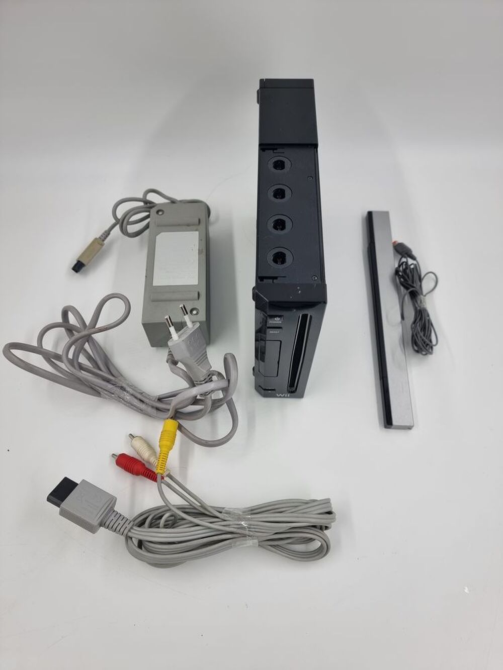 Console Nintendo Wii noire Model RVL 001 vendue avec c&acirc;bles Consoles et jeux vidéos