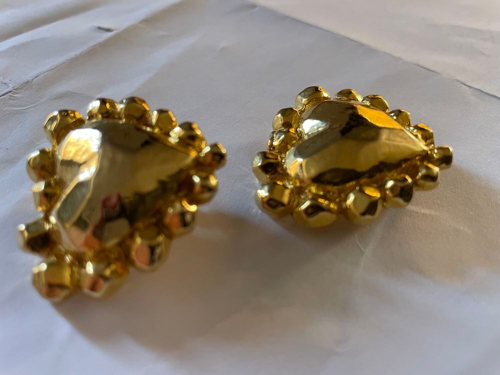 BO Clip dor&eacute;e Coeur facette perl&eacute;e Christian LACROIX Bijoux et montres