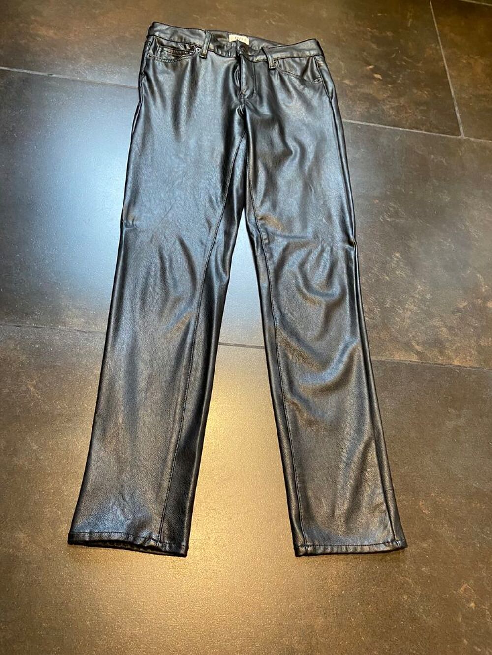 Pantalon cuir synth&eacute;tique de marque Five Vtements