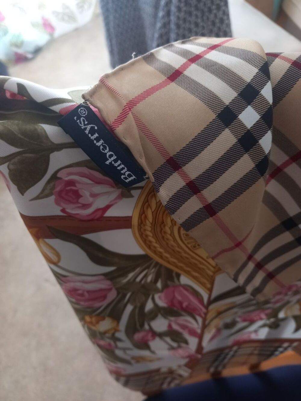 Foulard Burberrys en soie Vtements