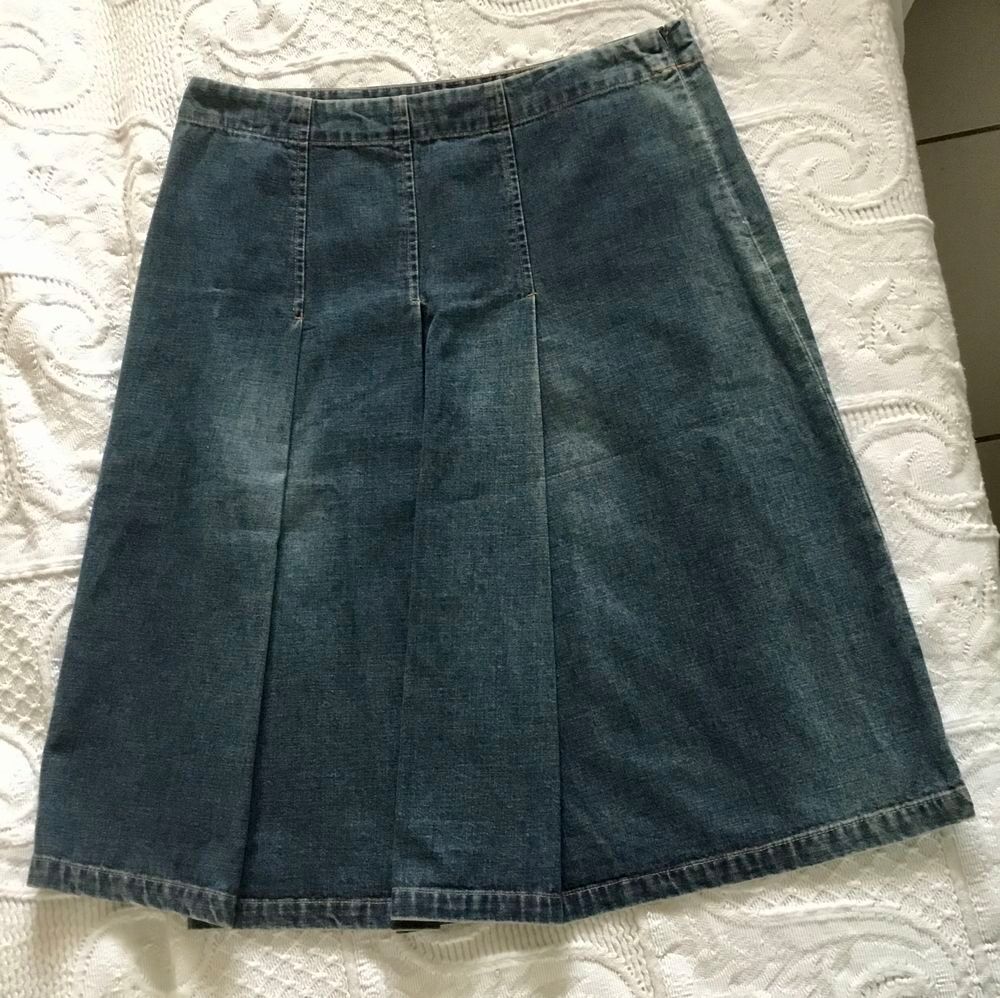 Jupe en jean avec plis devant, Taille 40, Tr&egrave;s bon &eacute;tat, Essentiel Jeans Vêtements