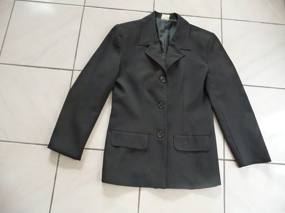 Veste noire doubl&eacute;e taille 36 Excellent Etat Vtements