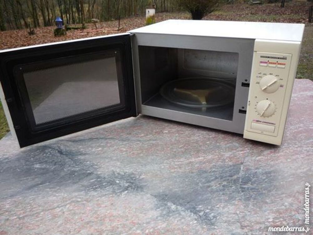 Four micro-ondes grill Philips Whirlpool M912
(S) Electroménager