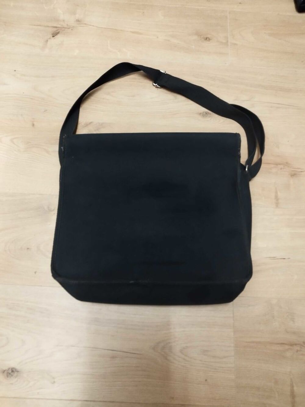 Sac marque Viahero dimension 35 cm x 35 cm Maroquinerie