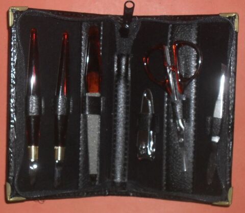 Trousse manucure Neuve. 12 Montreuil (93)