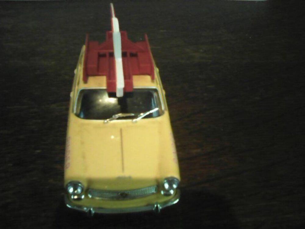 Voiture 404 Peugeot Pinder 1/43 