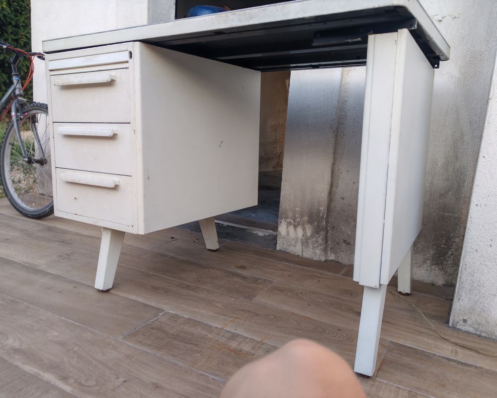 Bureau m&eacute;tallique bleu Meubles