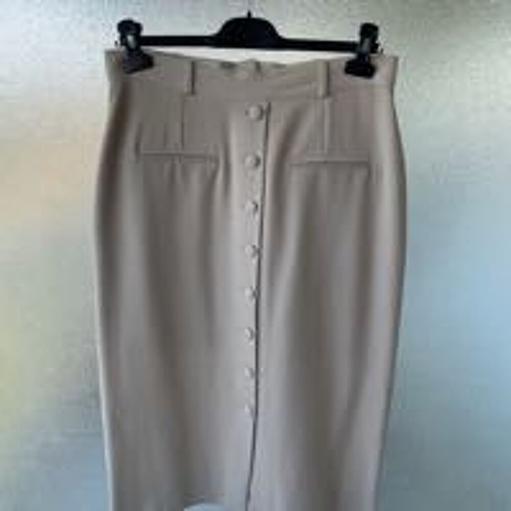 JUPE beige laine et polyester droite toute boutonn&eacute;e devant Vtements
