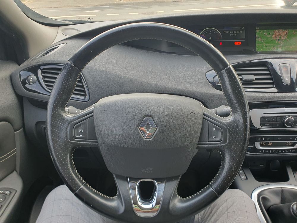 Grand Sc&eacute;nic III Grand Sc&eacute;nic dCi 130 Energy FAP eco2 Bose Edition 7 pl 2015 occasion 28000 Chartres