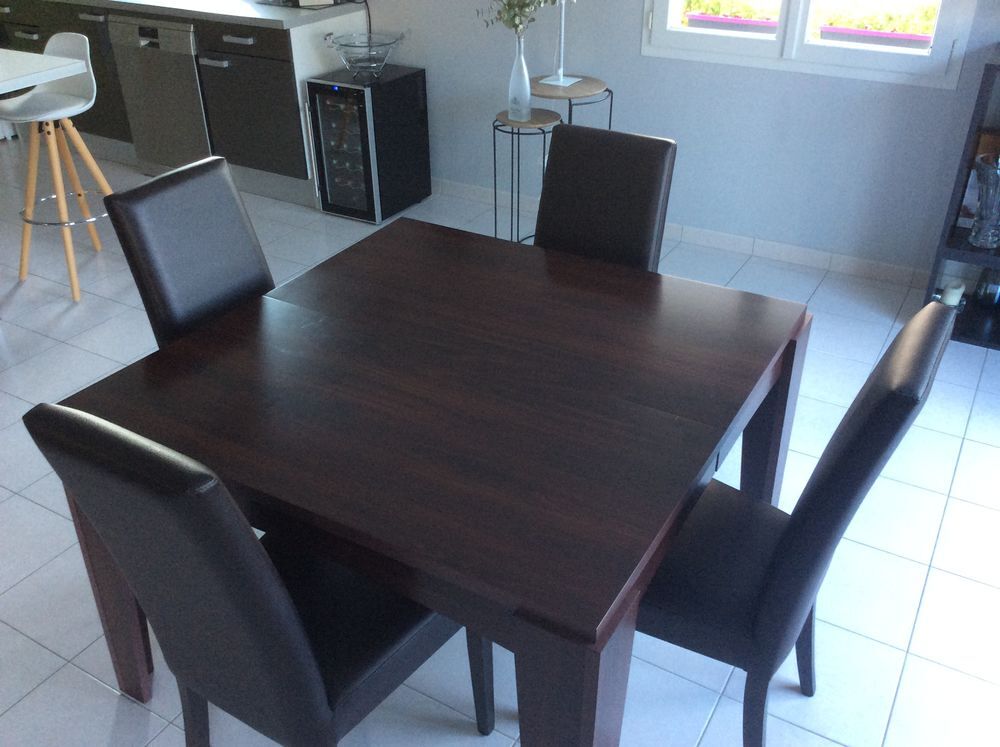 Table 110 x 110 + rallonge 48 + 4 chaises cuir marron Meubles