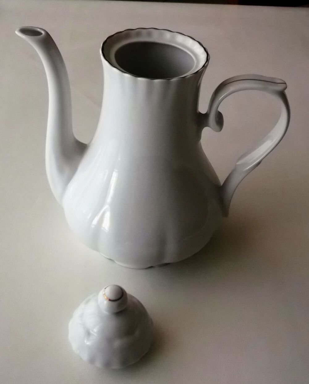 Cafeti&egrave;re blanche en porcelaine v&eacute;ritable Cuisine