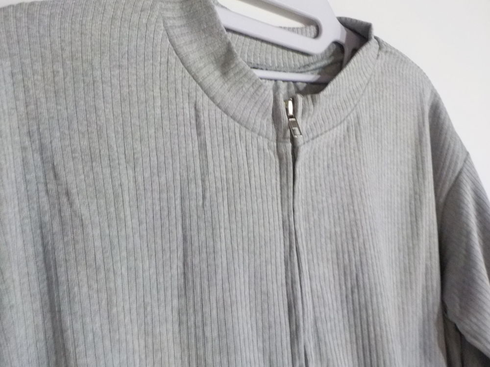 GILET GRIS FIN TAILLE S Vêtements