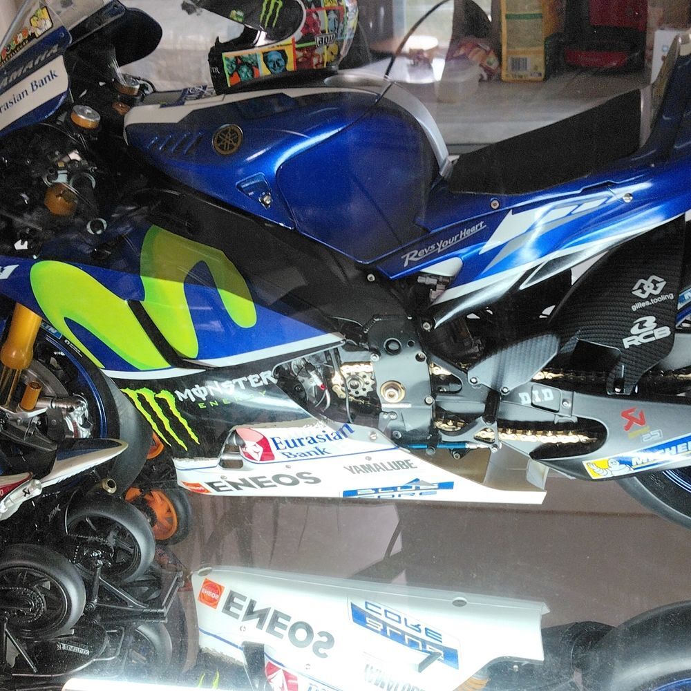 Yamaha YZR M1 2016 1/4&egrave;me Altaya Décoration
