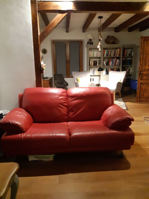 2 Canaps cuir rouge 2 et 3 places 400 Mzir (90)