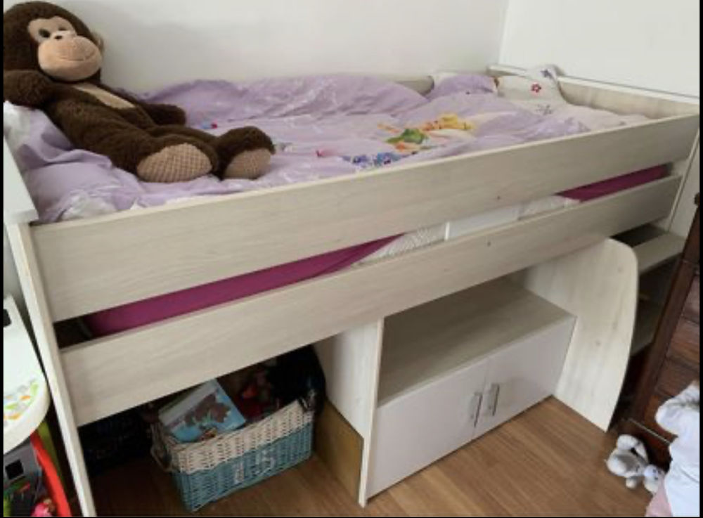 Lit avec petit rangement et bureau Mobilier enfants