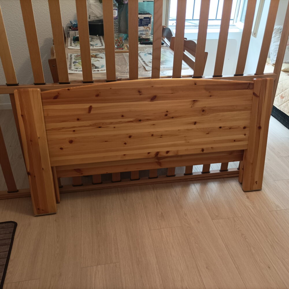 CHAMBRE EN PIN VERNIE NATUREL Meubles