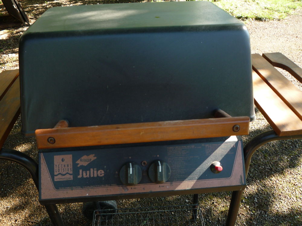 Barbecue gaz et pierre de lave (G) Meubles