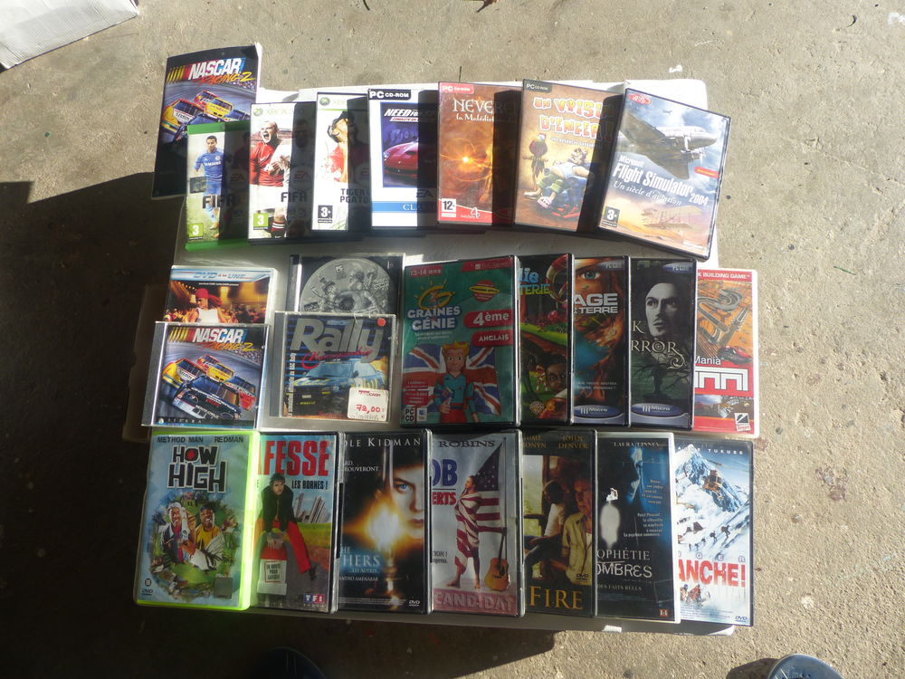 lot de jeu PC et DVDS Consoles et jeux vidéos