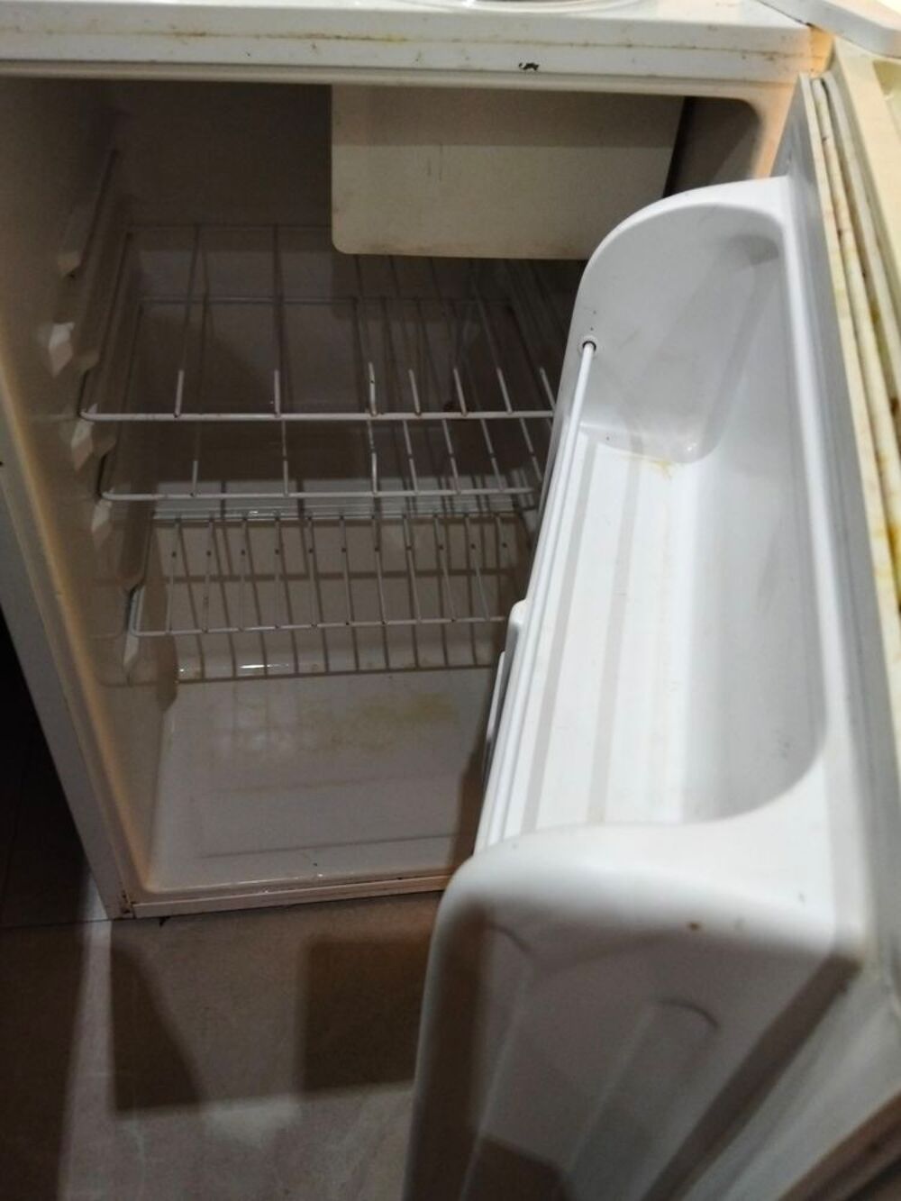 Mini frigo avec cong&eacute;lateur Electroménager
