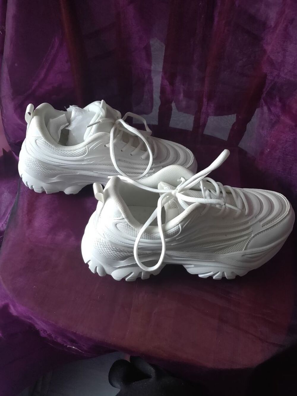 Baskets d&eacute;contract&eacute;es pour hommes et Femme Chaussures