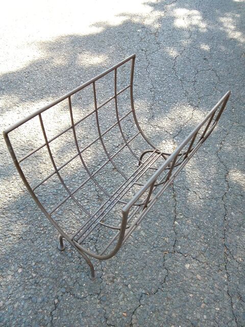 Porte revues en fer forgé Beauchamp (95)