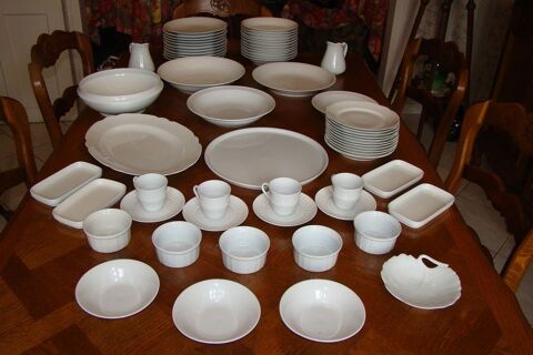 Ancien service de table en porcelaine 60 pièces année 1972 300 Gargenville (78)