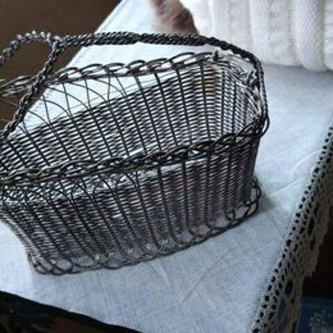 Panier a bouteille de vin de table en métal vintage 10 Chassiers (07)