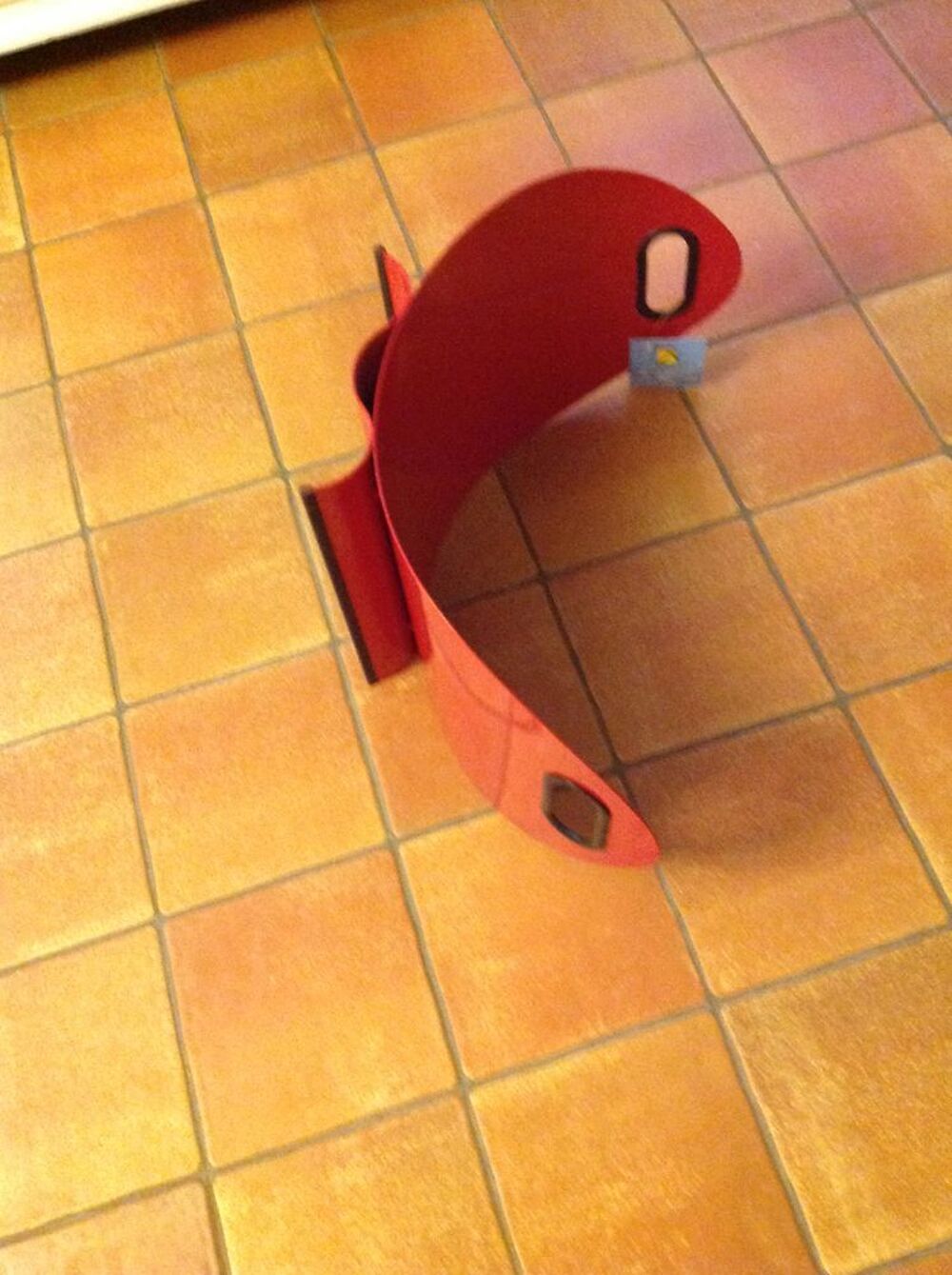 Porte b&ucirc;ches couleur gris neuf design acier rouge Décoration