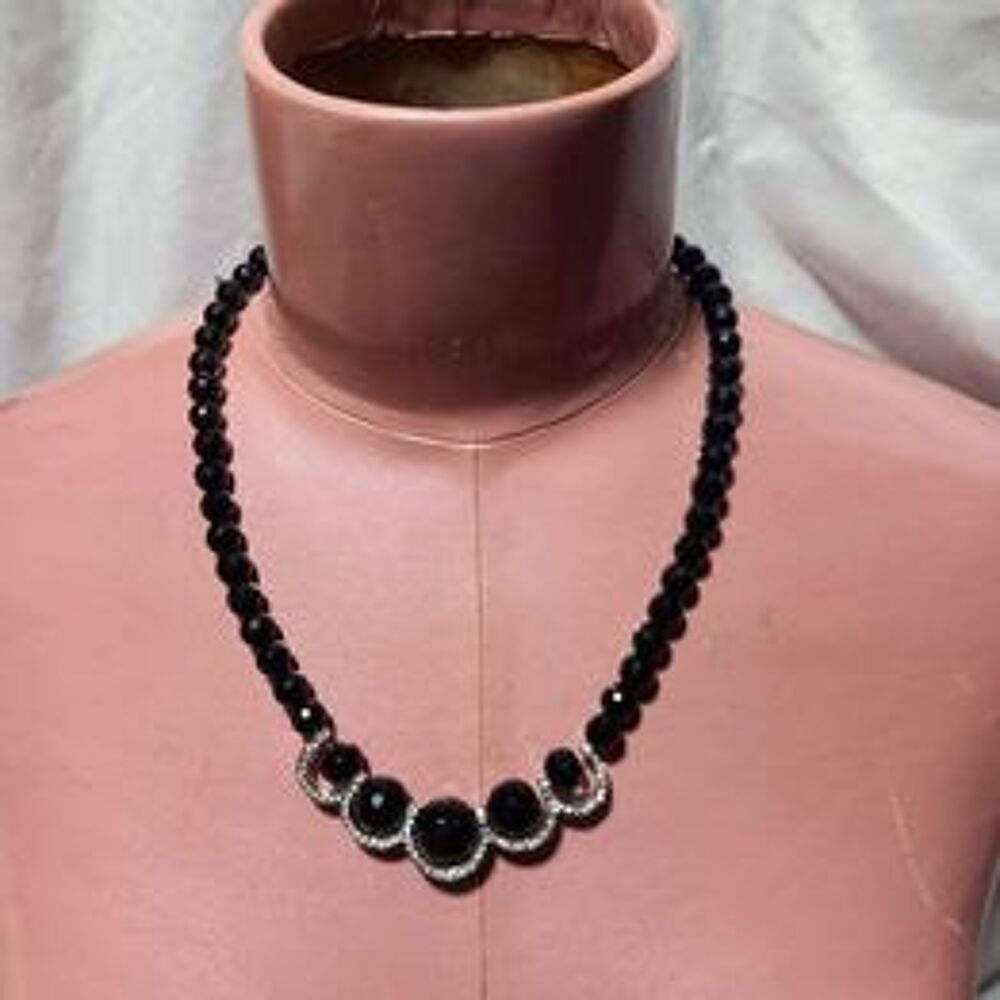Collier avec boules &agrave; facettes noir Bijoux et montres