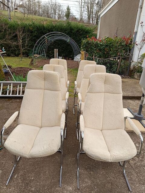 6 Fauteuils. 150 Lamothe-Fénelon (46)