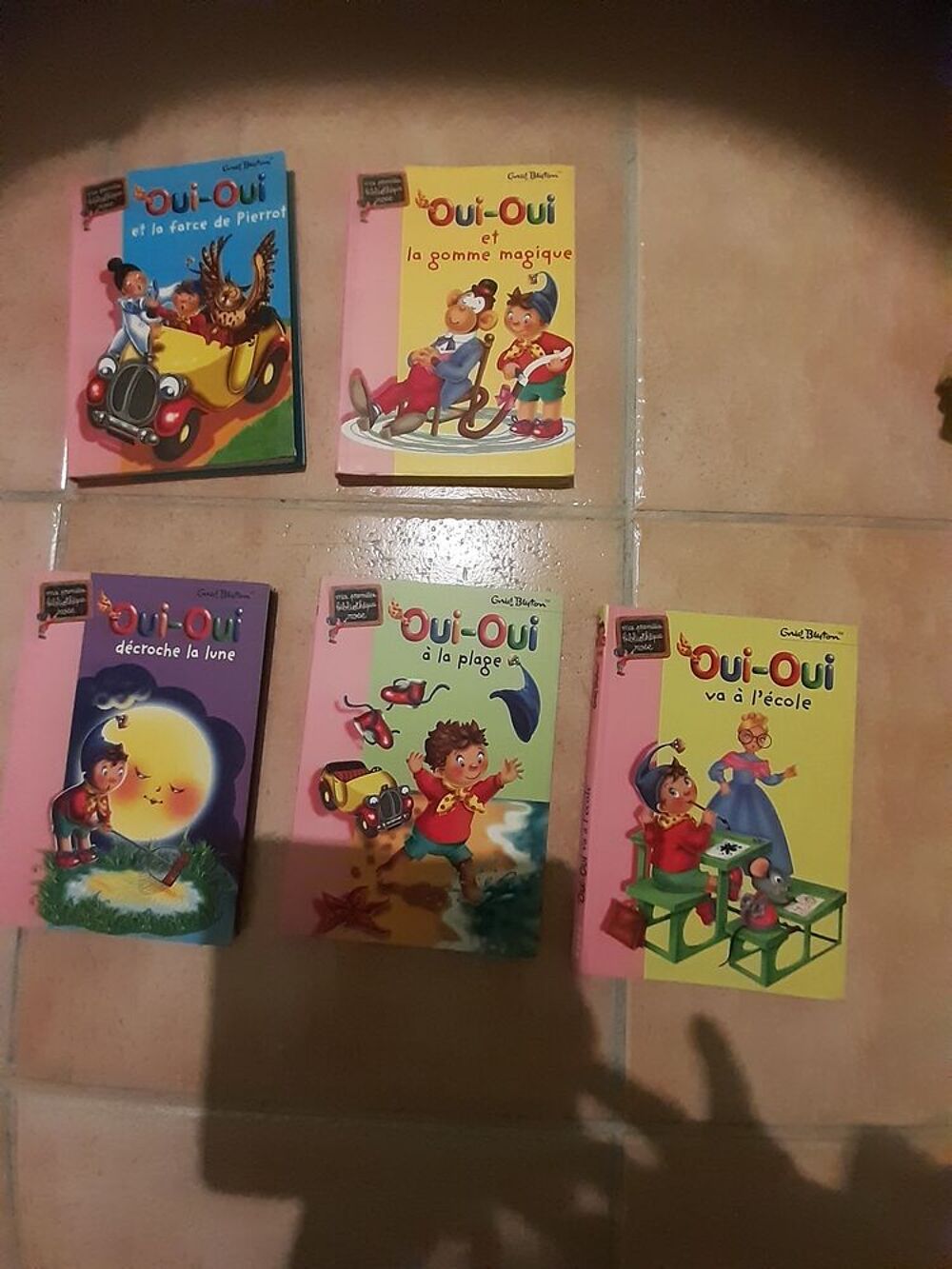 Livre OUI OUI et divers Livres et BD