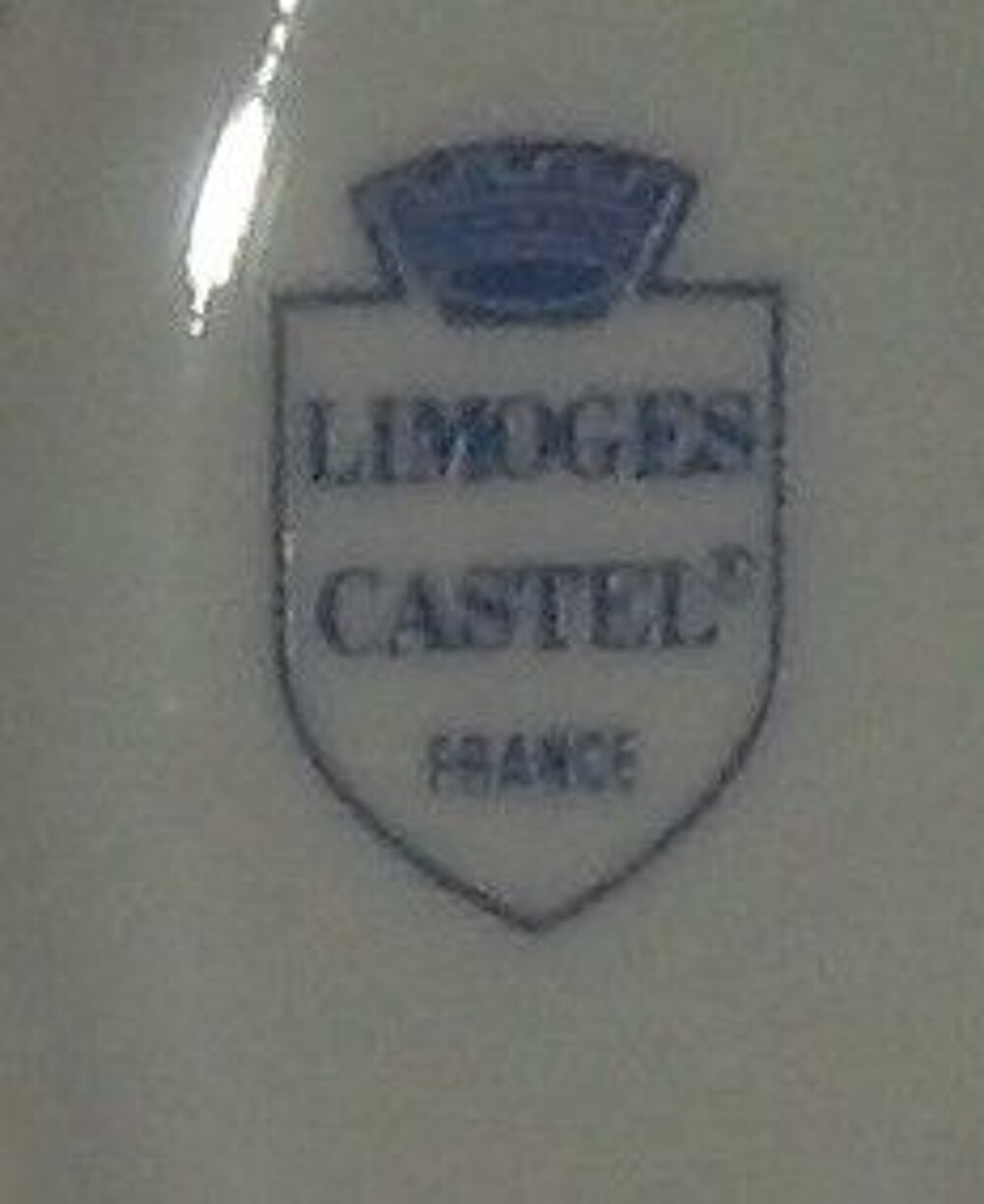  ASSIETTE murale en Porcelaine de LIMOGES &agrave; D&eacute;cor FRAGONARD. Décoration