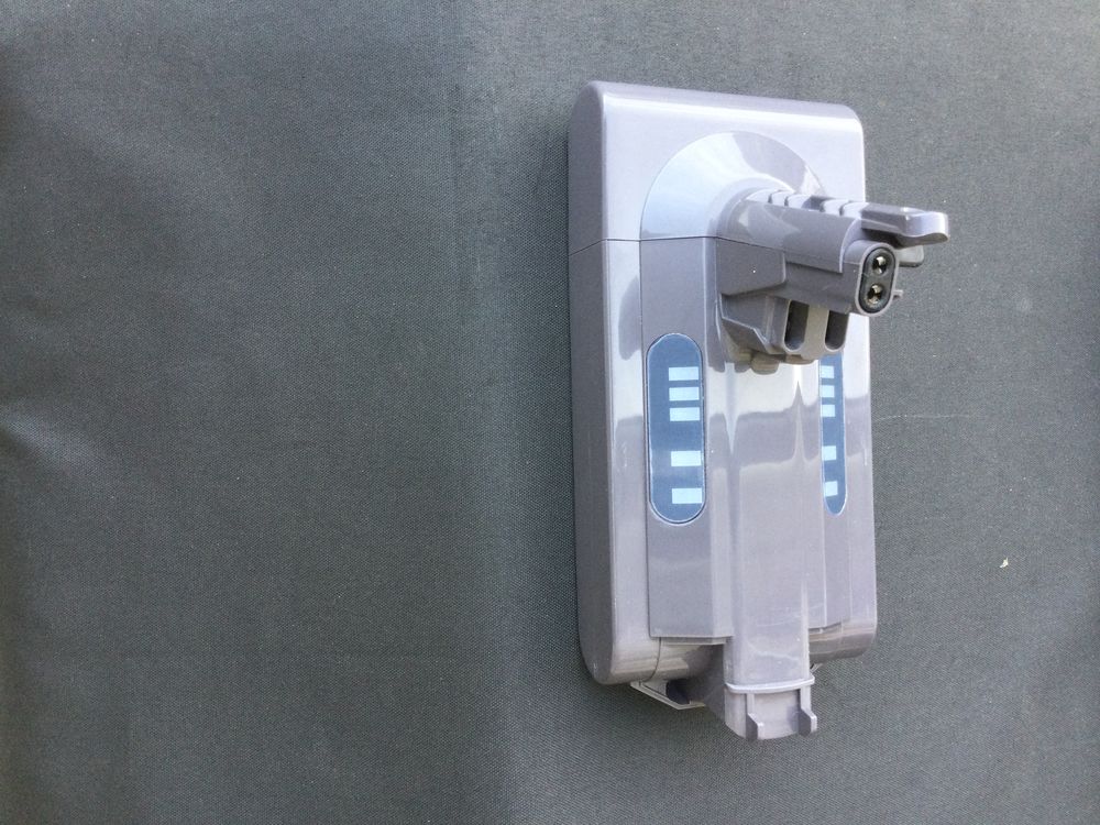 Batterie dyson V10 &eacute;tat neuf jamais servi Electroménager