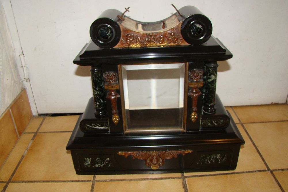 Cisson de pendule en marbre - Epoque Napol&eacute;on III circa 1860 Décoration